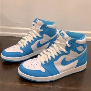 Air Jordan 1 Retro High OG ‘UNC’ (BARELY WORN)